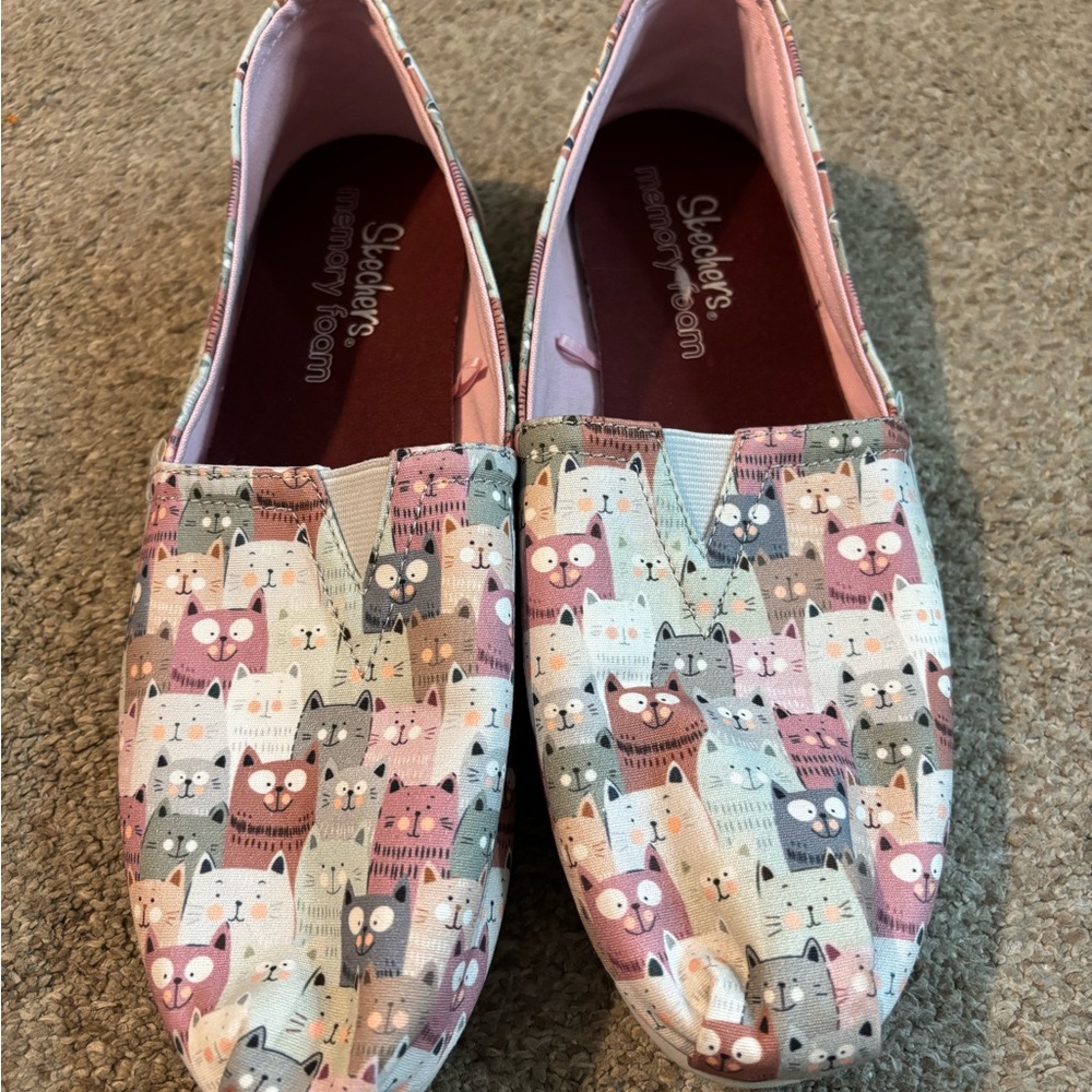 Skechers Pink and Gray Cat Print Slippers